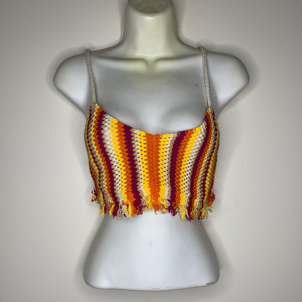Multi color crop tank.